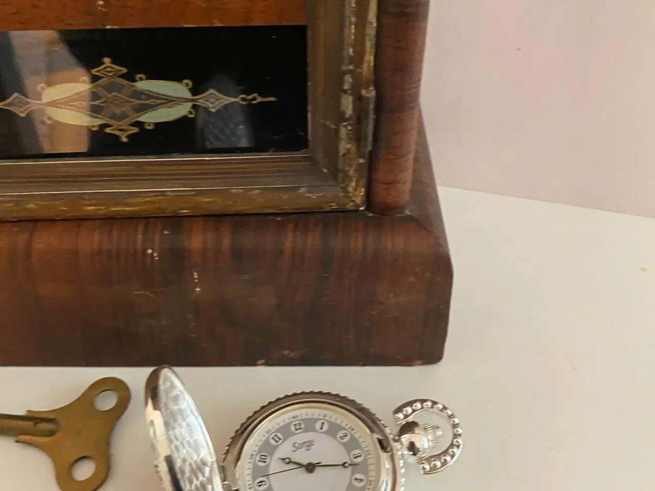 Billede 2 - Bord ur i træ og lomme ur