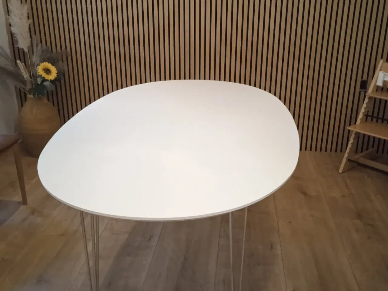 Billede 2 - Hvid m. Stålben.