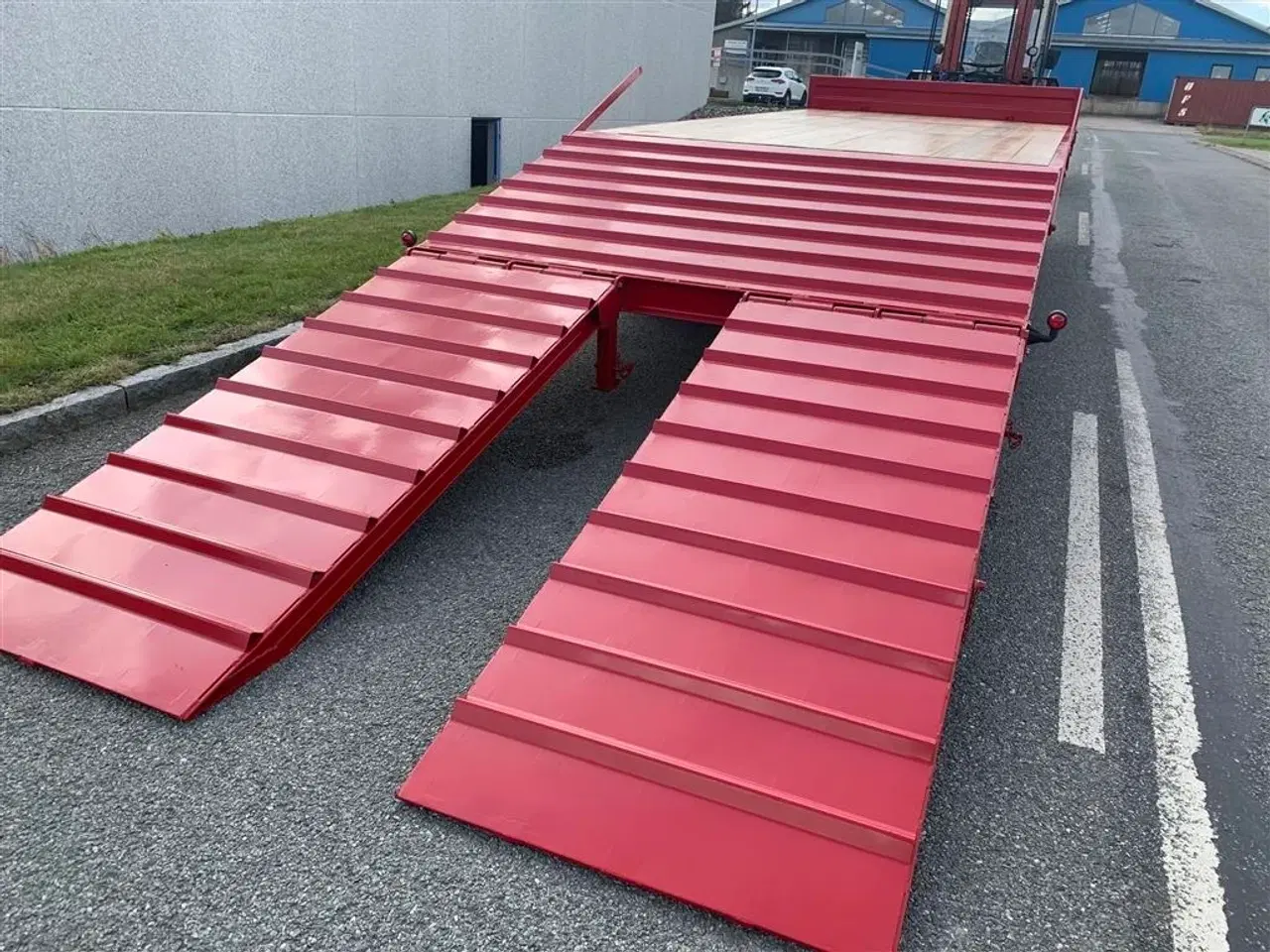 Billede 19 - Tinaz 12 tons maskintrailer med hydrauliske bredde ramper