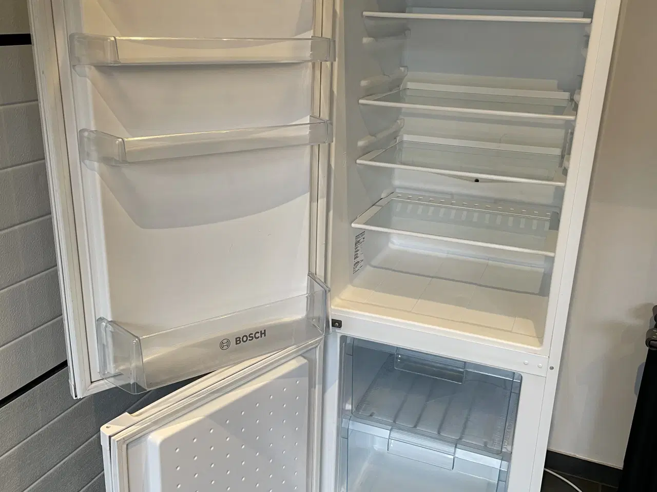 Billede 2 - Bosch køle/ fryseskab sælges