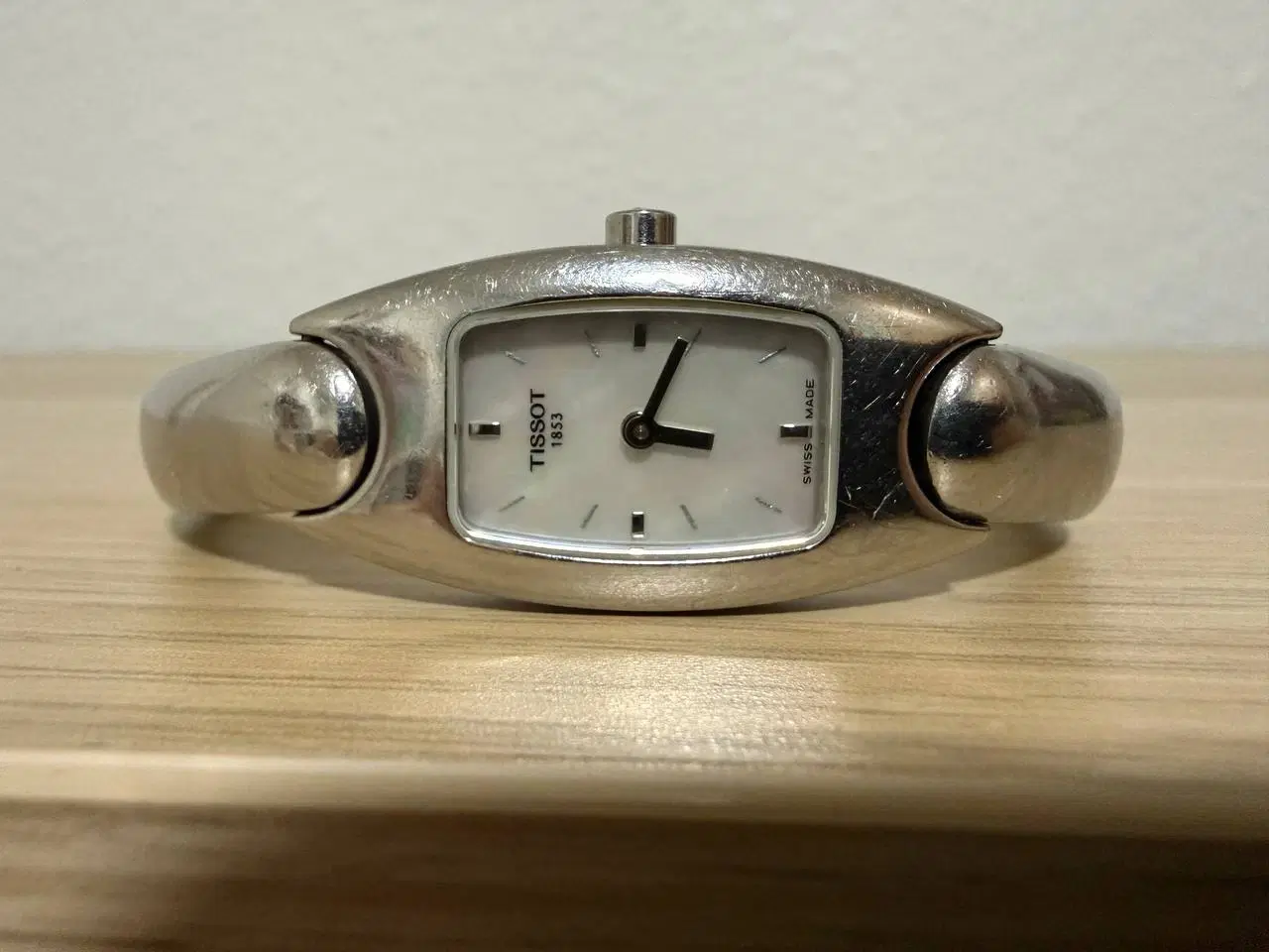 Billede 1 - Tissot G345 dameur – klassisk bangle-design i stål