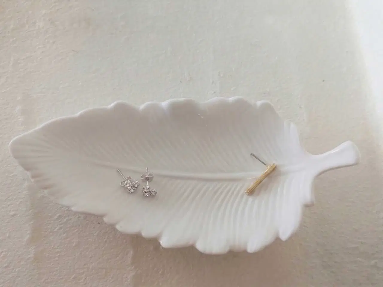 Billede 2 - Dekorativ skål (Blad/Fjer) / Smykkeskål / Fat ✨🌿