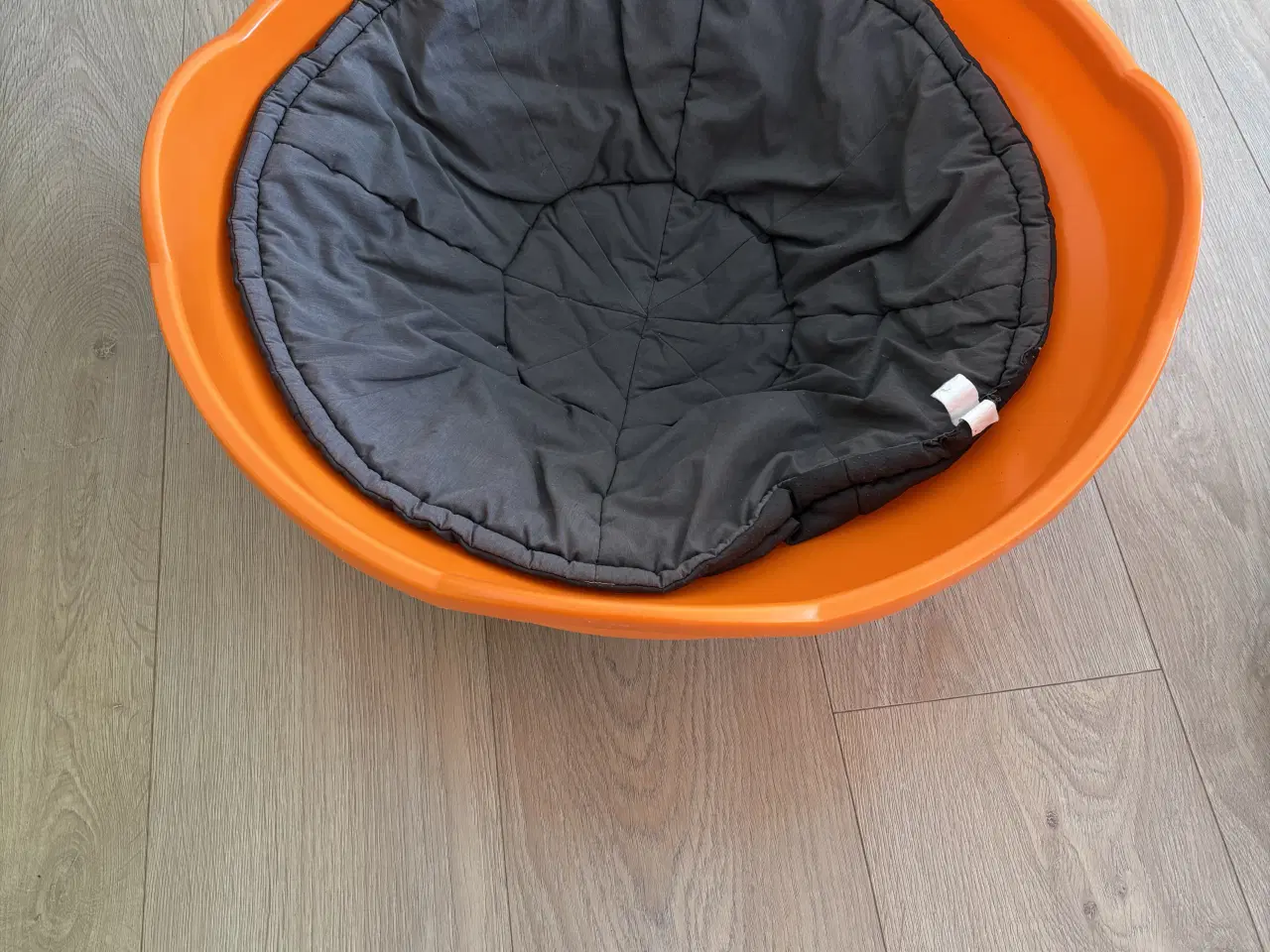 Billede 2 - Gonge tumletop i orange - inkl. pude