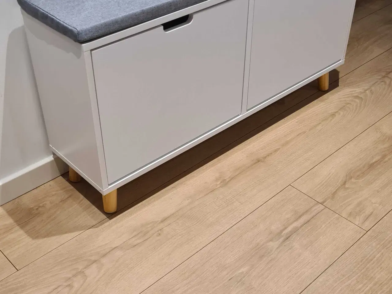 Billede 3 - Skobænk med hynde og 2 vippeskuffer