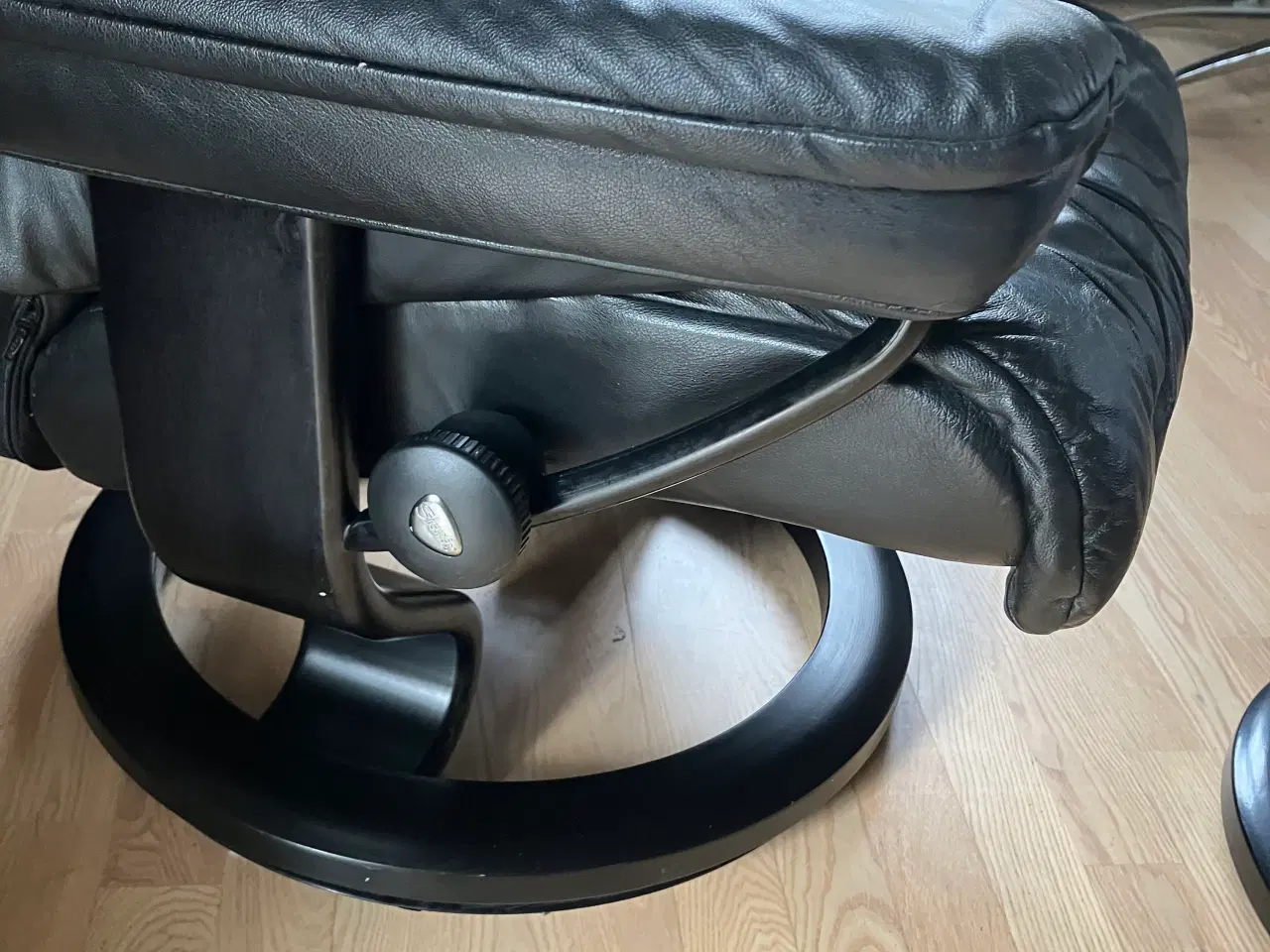 Billede 2 - Stressless stol med fodskammel 