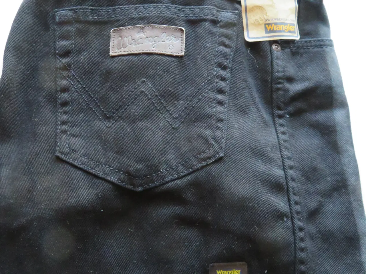 Billede 3 - 2 par Nye Originale Wrangler Cowboybukser.