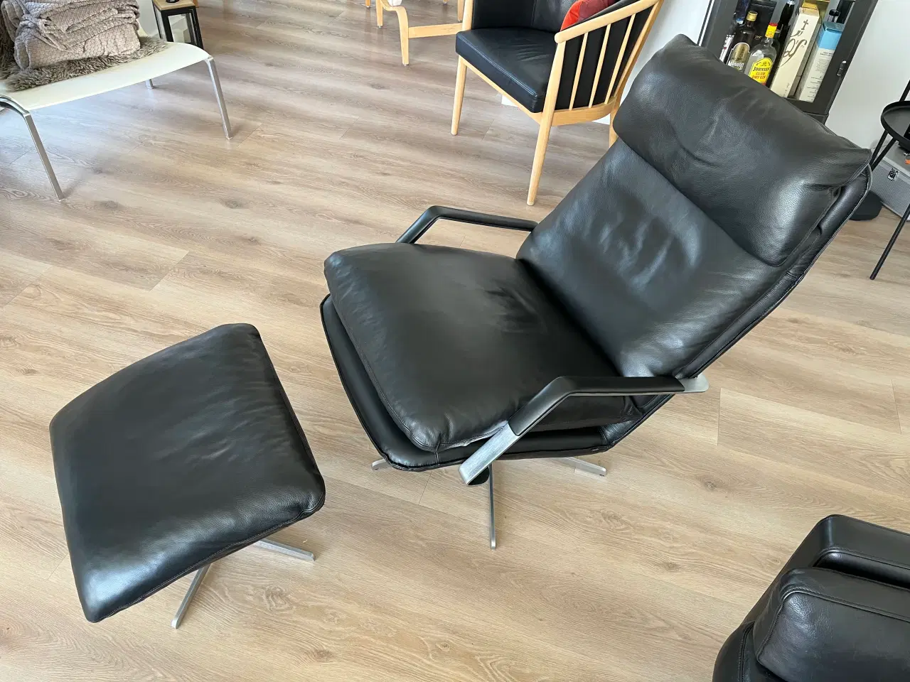 Billede 6 - Søren Lund SL330 Lænestol sort piemonte læder.