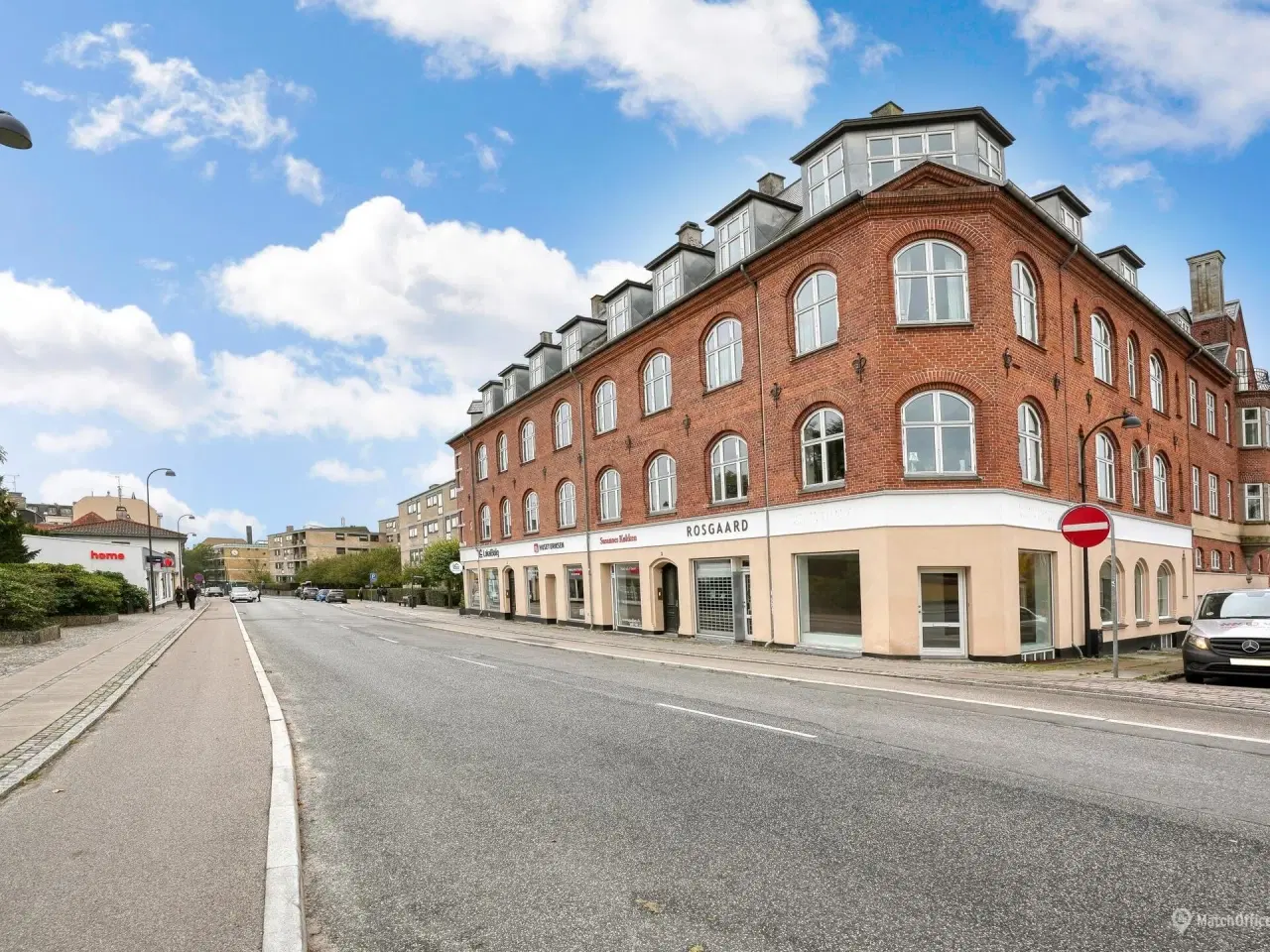 Billede 2 - Flot og lyst butikslejemål velbeliggende centralt i Gentofte med gode eksponeringsmuligheder.