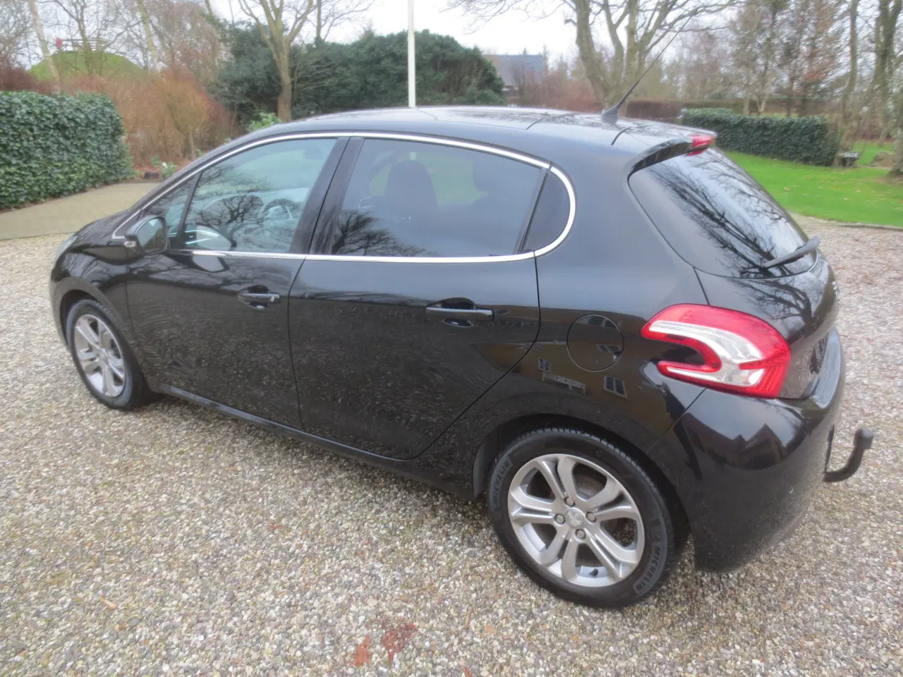 Billede 8 - Meget fin Peugeot 208 1.2 i År 2015.