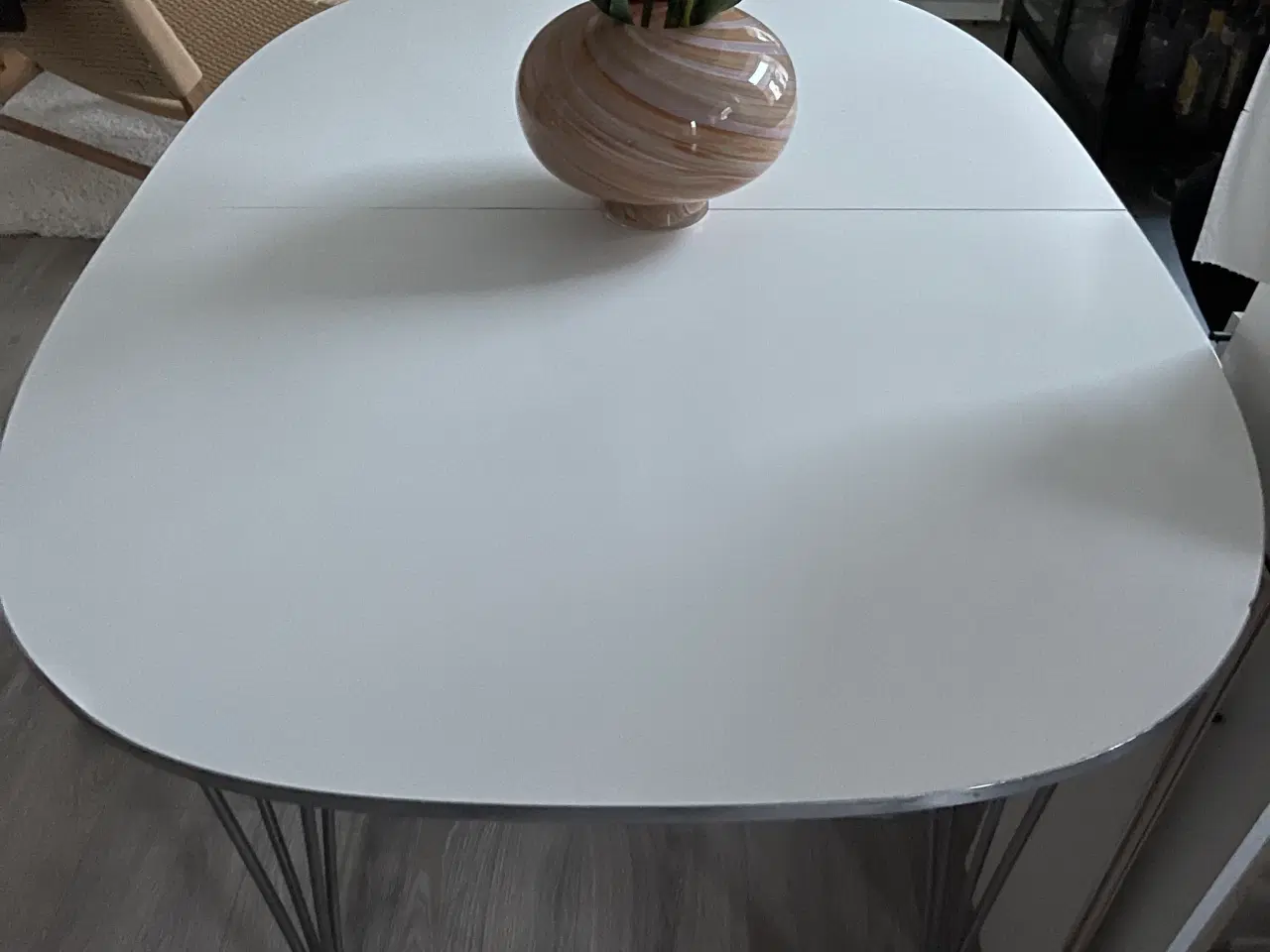 Billede 1 - Piet Hein Bord  med  defekt på hjørne