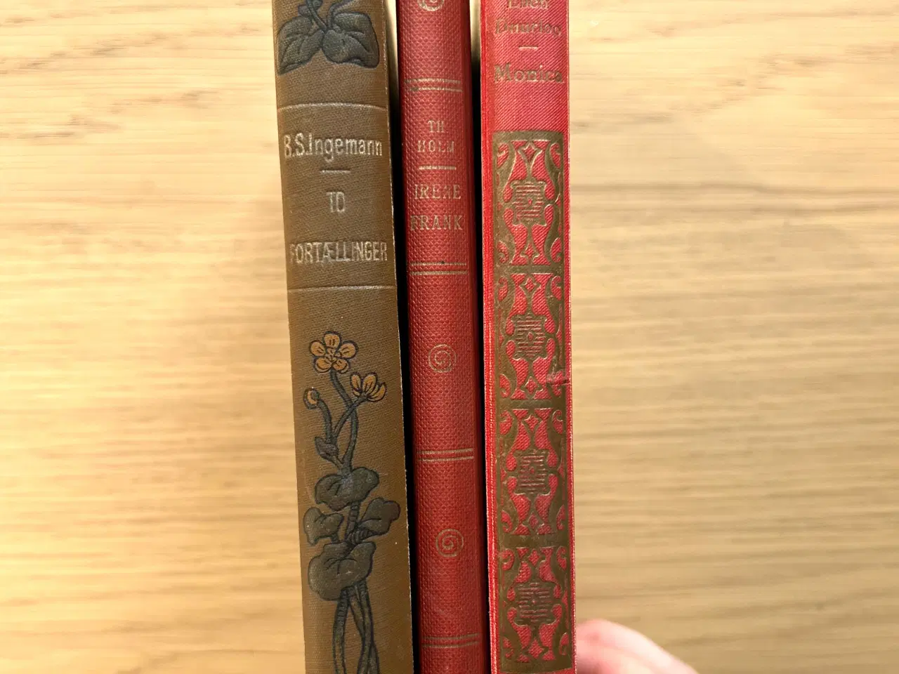 Billede 1 - Et charmerende sæt af tre antikke danske bøger