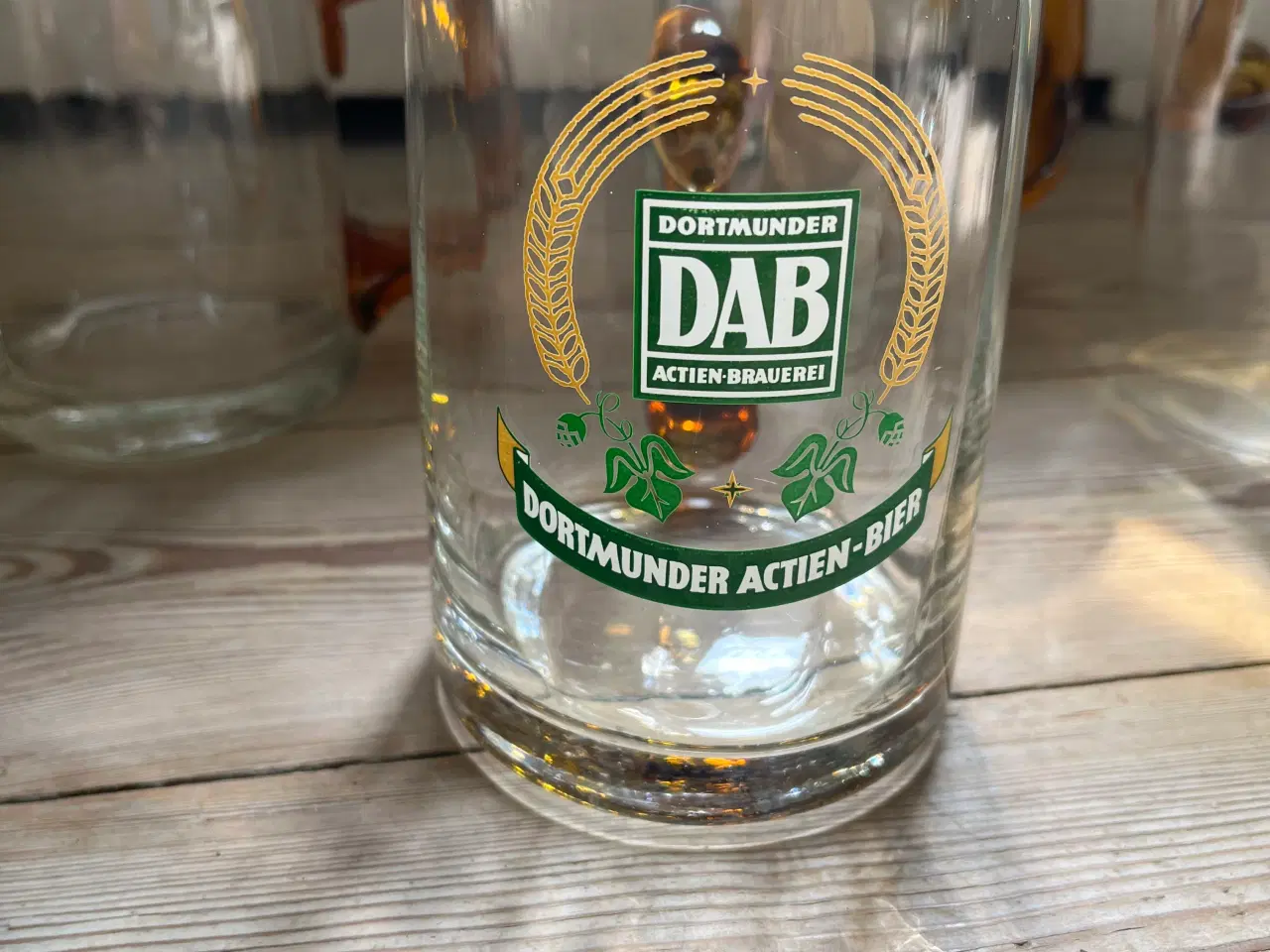 Billede 2 - 5 glas DAB ølkrus med ravfarvet hank 