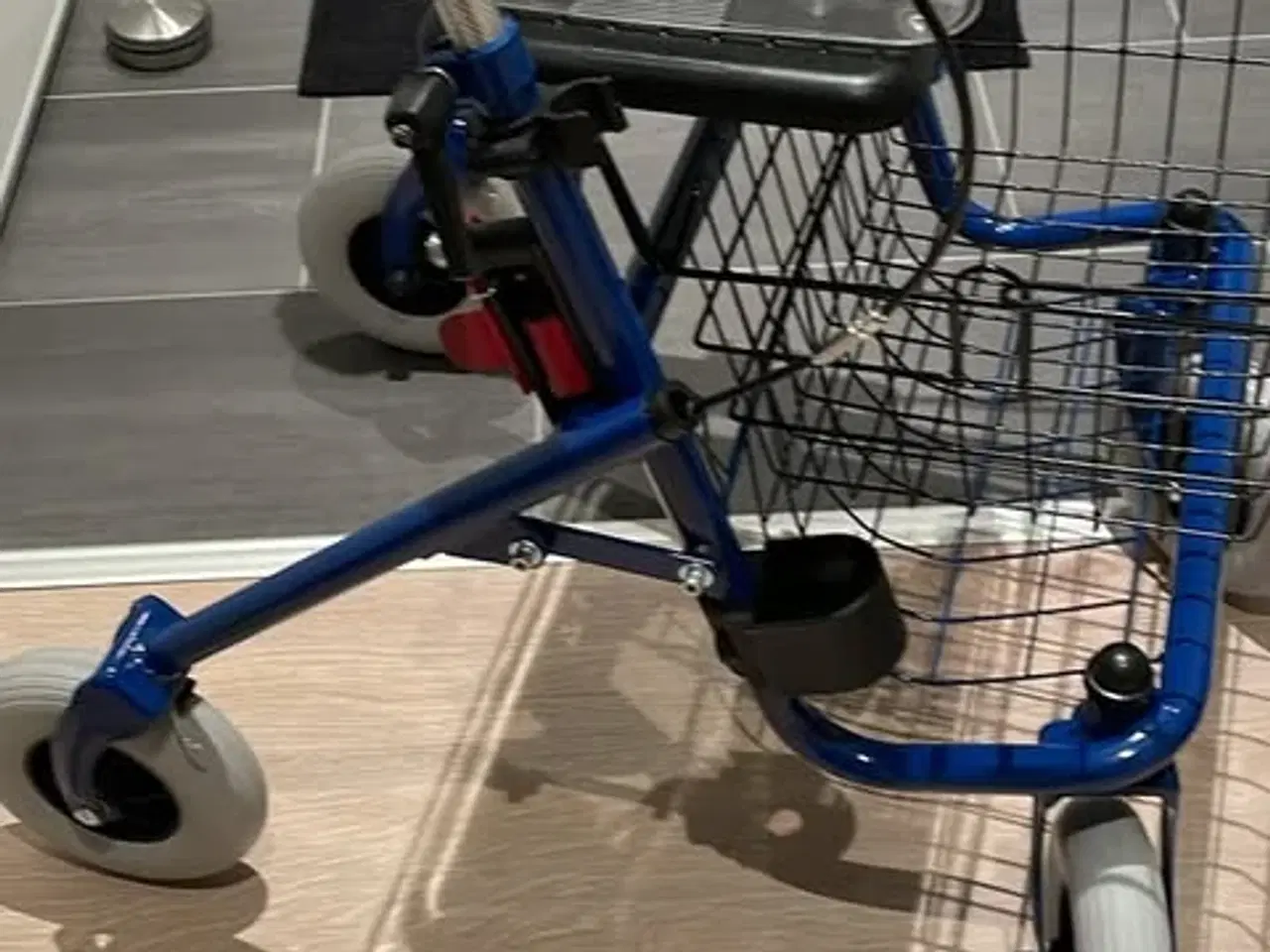 Billede 2 - Rollator brugt 1 uge inden døre.