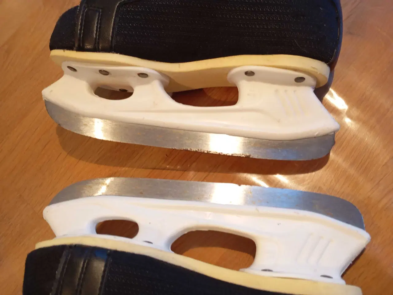 Billede 4 - Børne skøjter. Str. 30 / 12 år