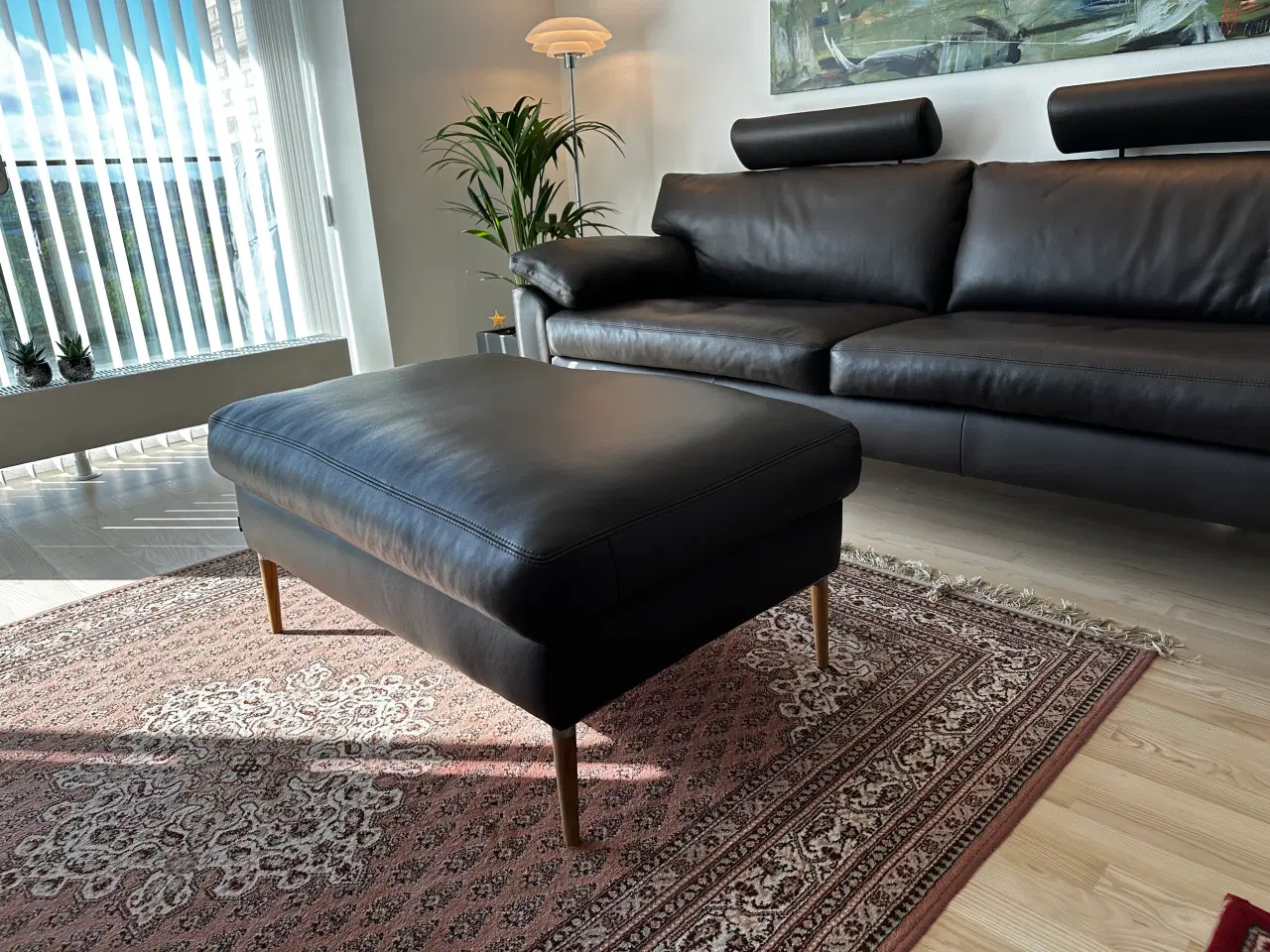 Billede 3 - 3 Personers Sofa med Puf og Nakkestøtte