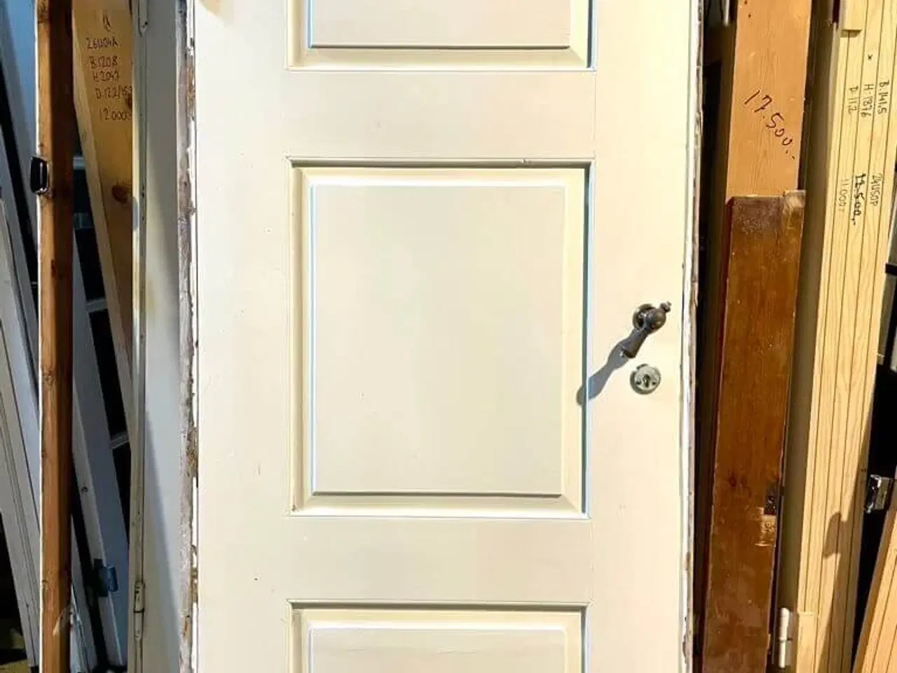 Billede 1 - Original, lav bondehusdør m. karm