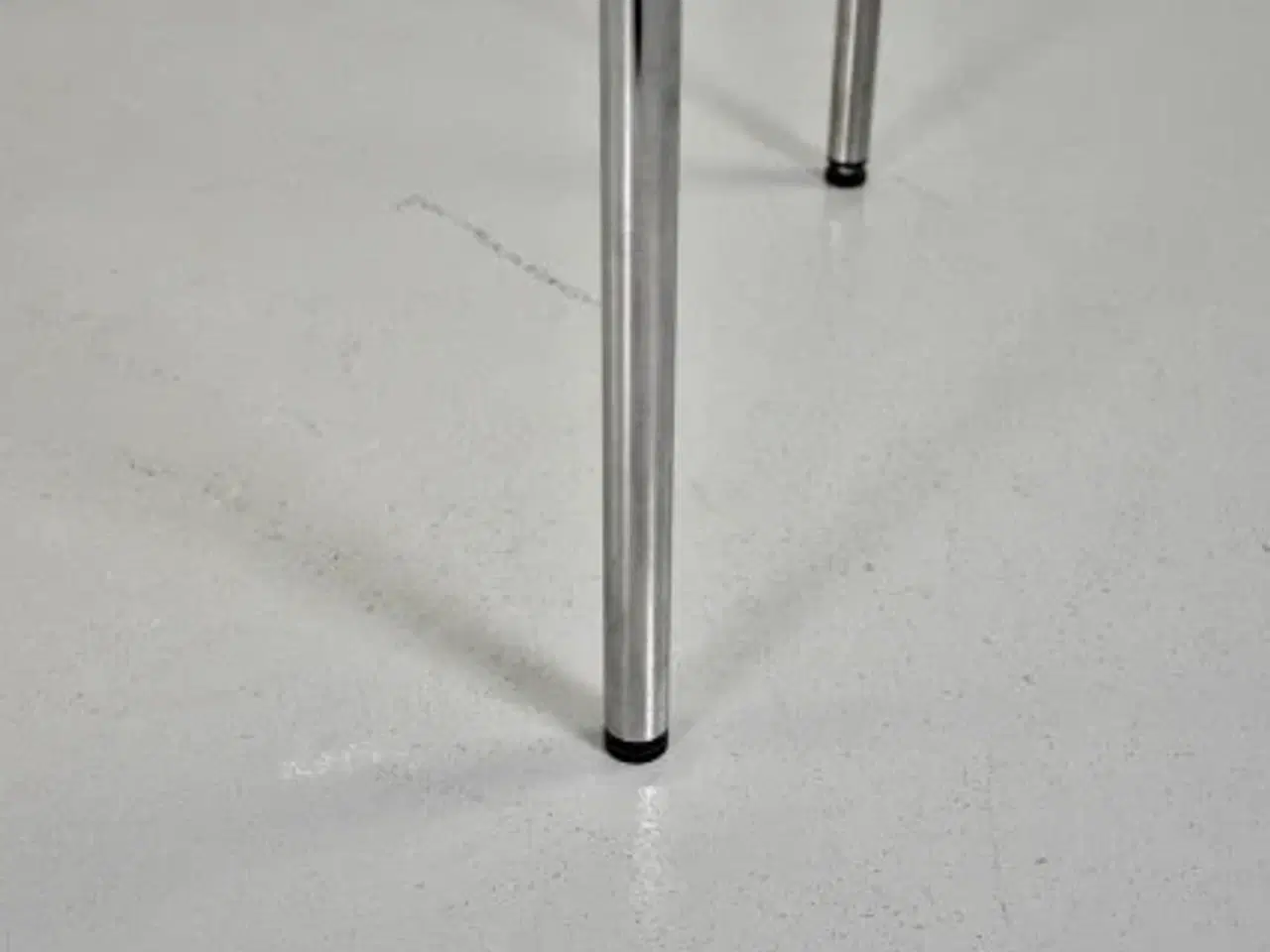 Billede 7 - Halvrundt dencon konferencebord med hvid laminat og krom stel