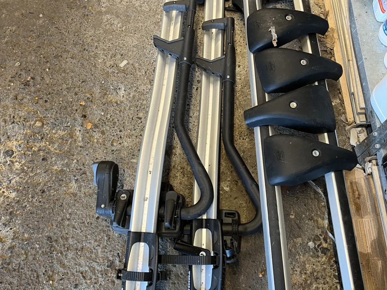 Billede 1 - Thule cykelholder til tagbøjler til 2 cykler