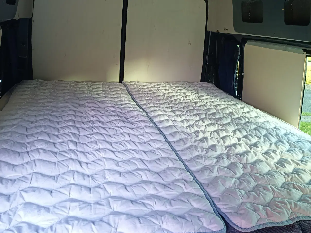Billede 2 - Ombygget fra bus til camper i 2021