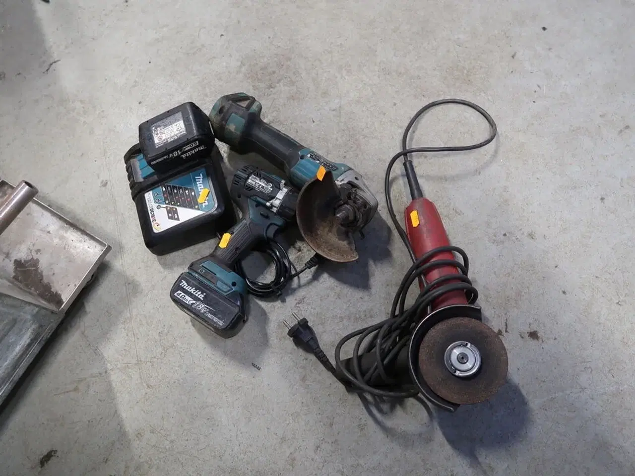 Billede 1 - 2 stk. akku håndværktøj MAKITA med 2 stk. batterier og lader samt vinkelsliber