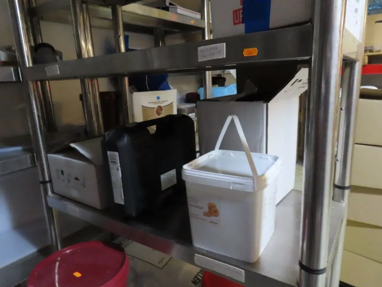 Billede 20 - Div. reoler med indhold