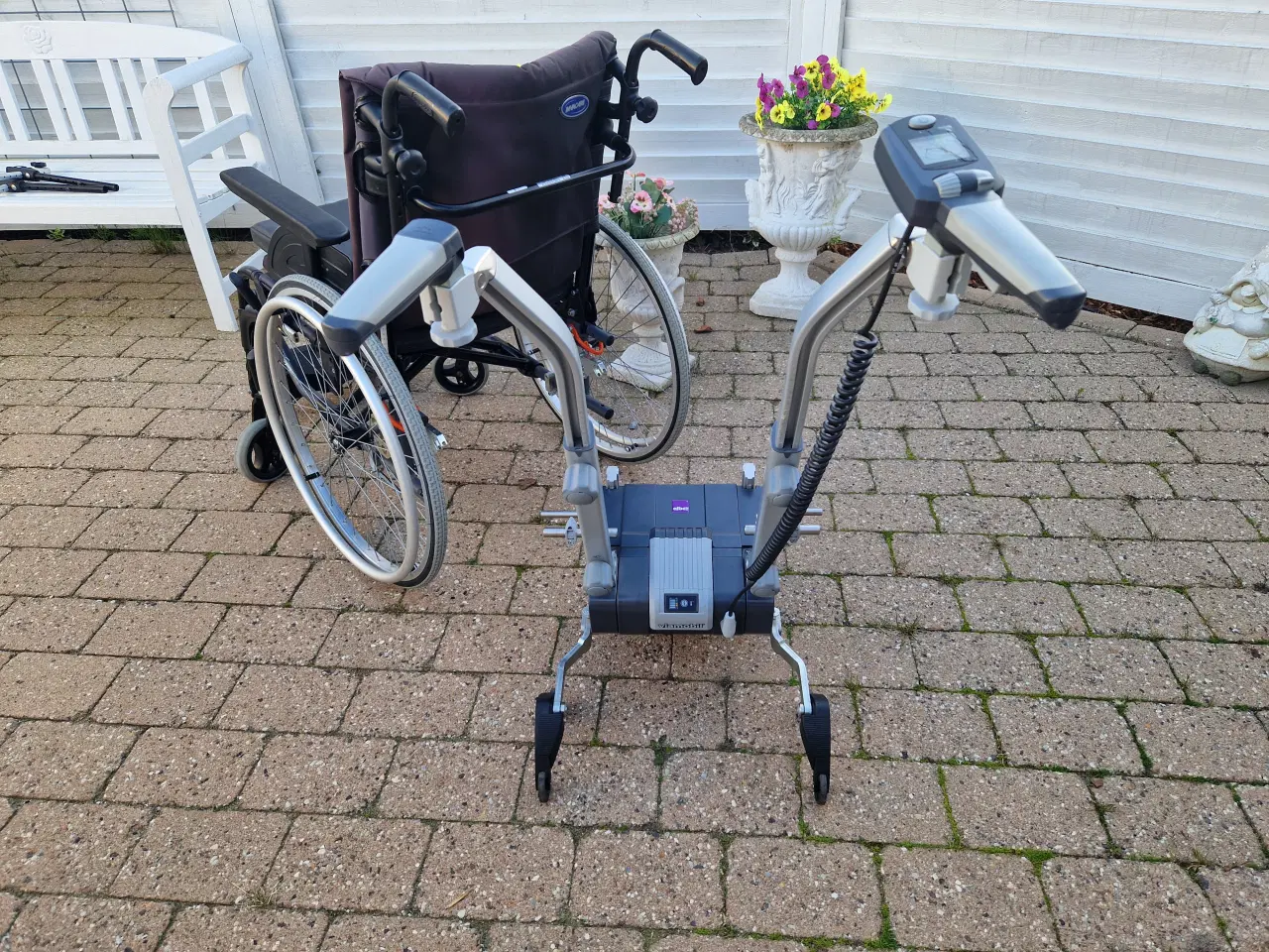 Billede 9 - Invacare kørestol let brugt.