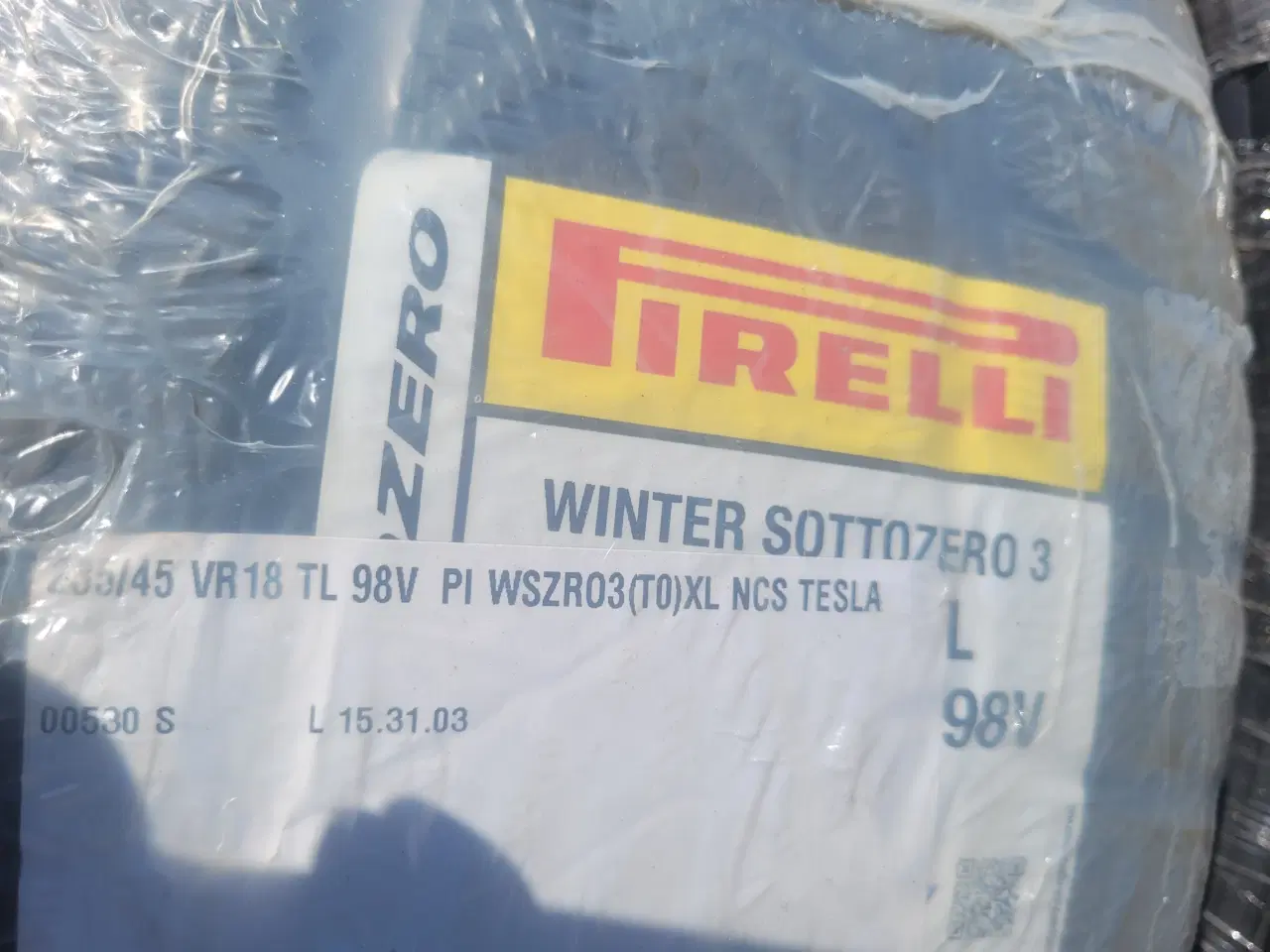 Billede 2 - 235 / 45 R 18