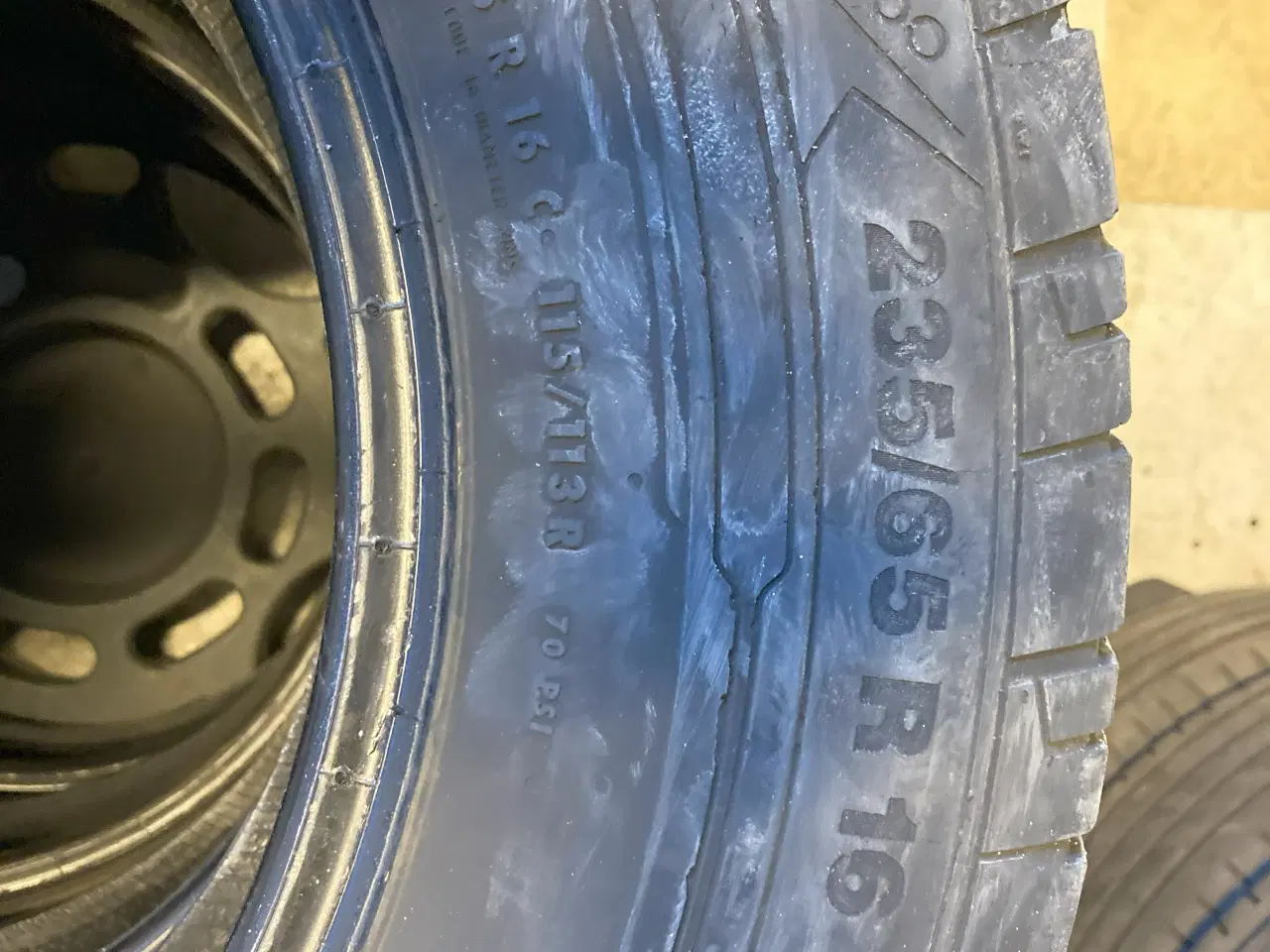 Billede 2 - Dæk 235/65R16C