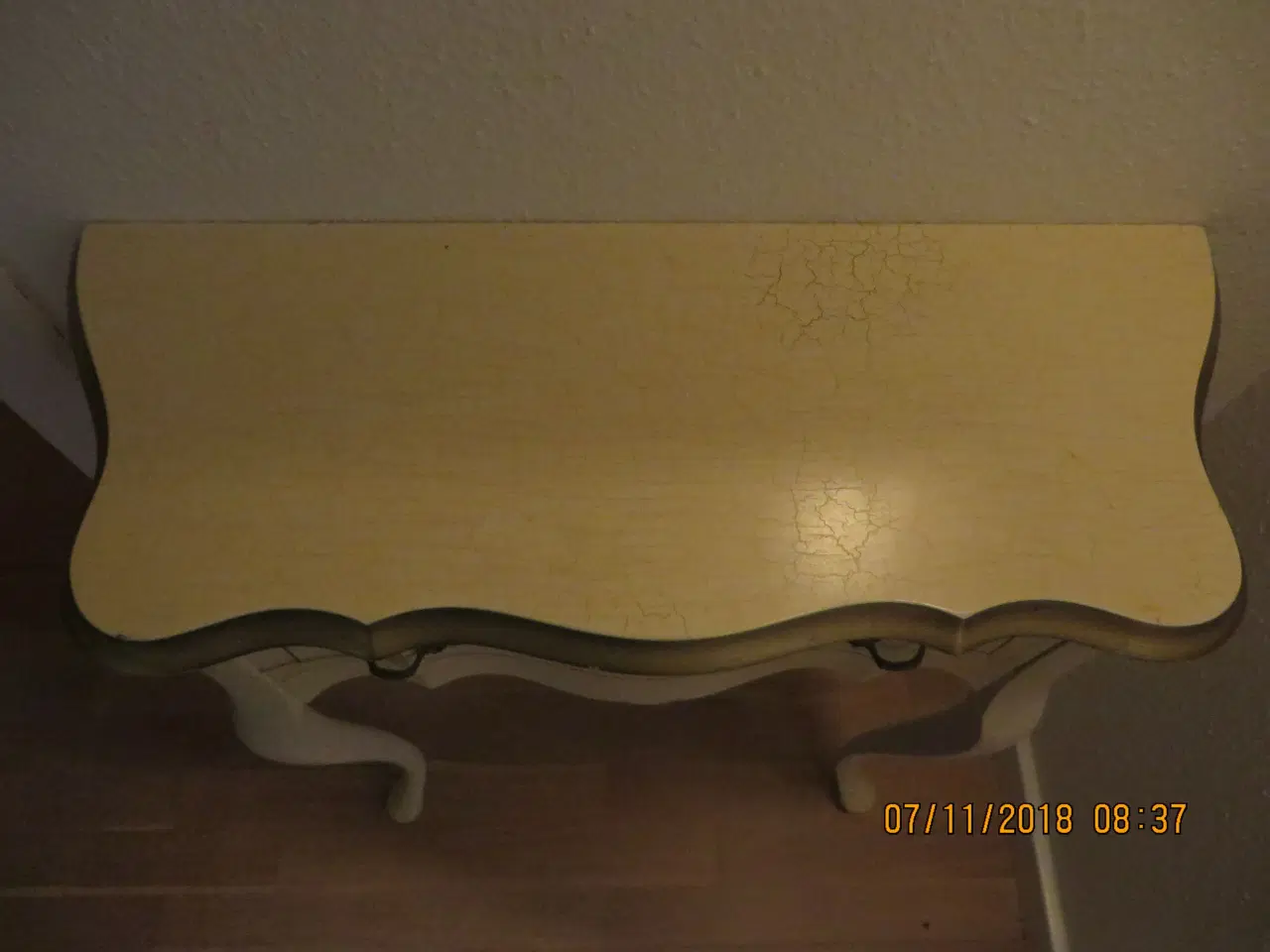 Billede 2 - Hvidt konsolbord med "guld"