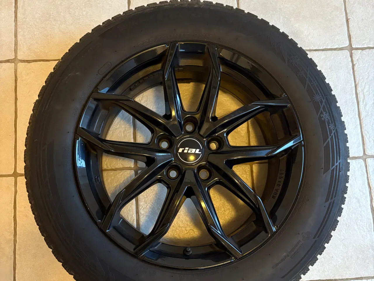 Billede 1 - Hankook Winter evo3 dæk på 17 tommer ALU-fælge