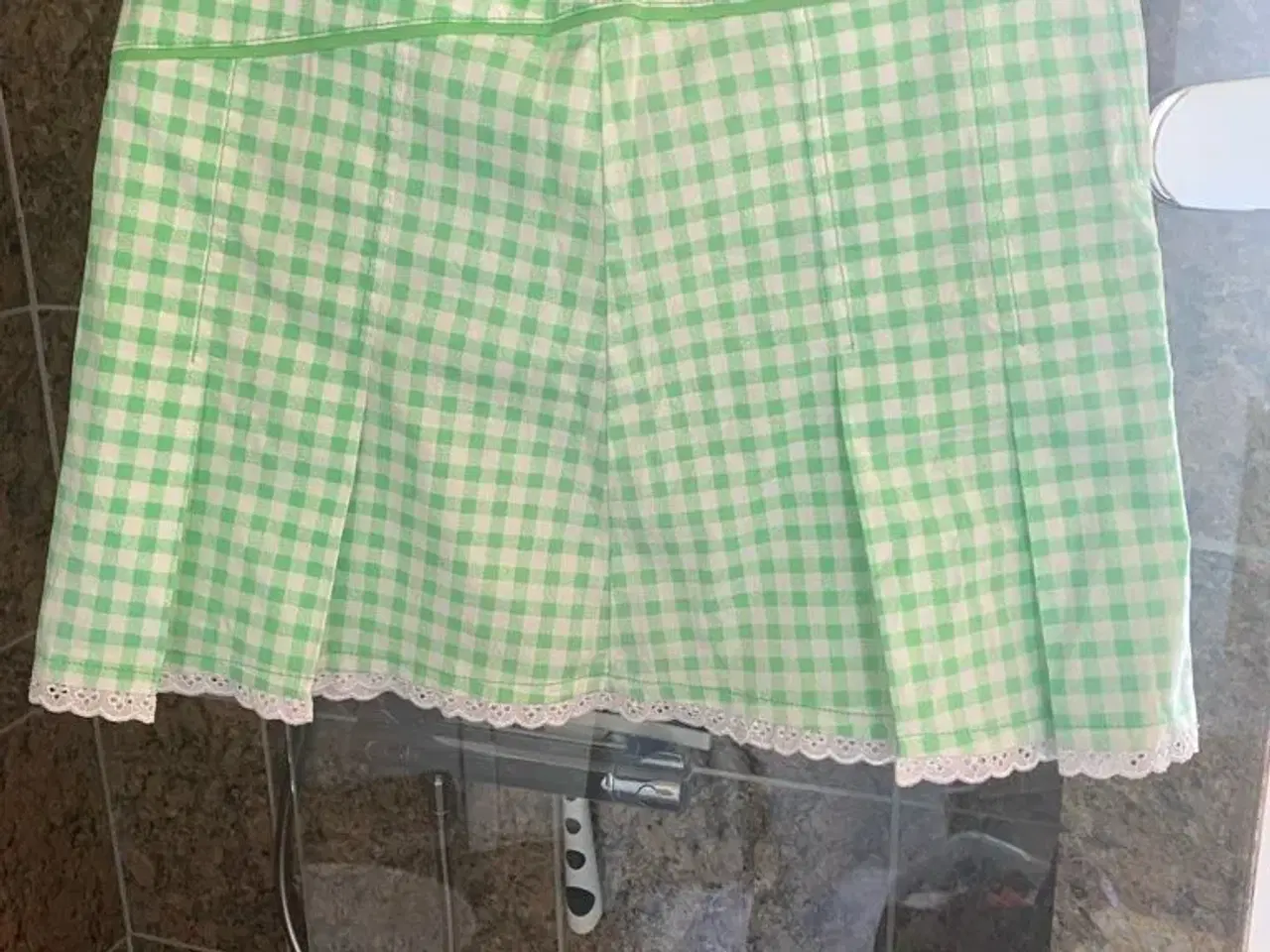 Billede 1 - Grøn nederdel fra Bik Bok str xs
