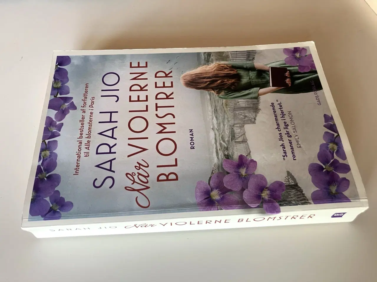 Billede 3 - Når violerne blomstrer. Af Sarah Jio