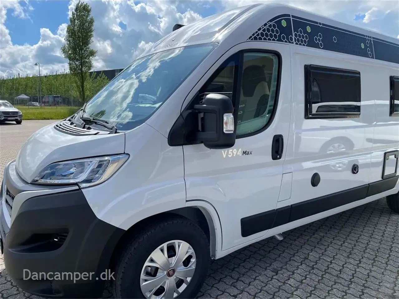 Billede 5 - 2024 - Chausson First Line V594 MAX   Super spændende van med to dobbeltsenge på tværs i køjesystem. 2,2, L motor , 140 HK, solcelle og markise m.m.