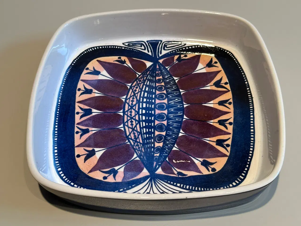 Billede 5 - Royal Copenhagen fajance fad nr. 168/2884