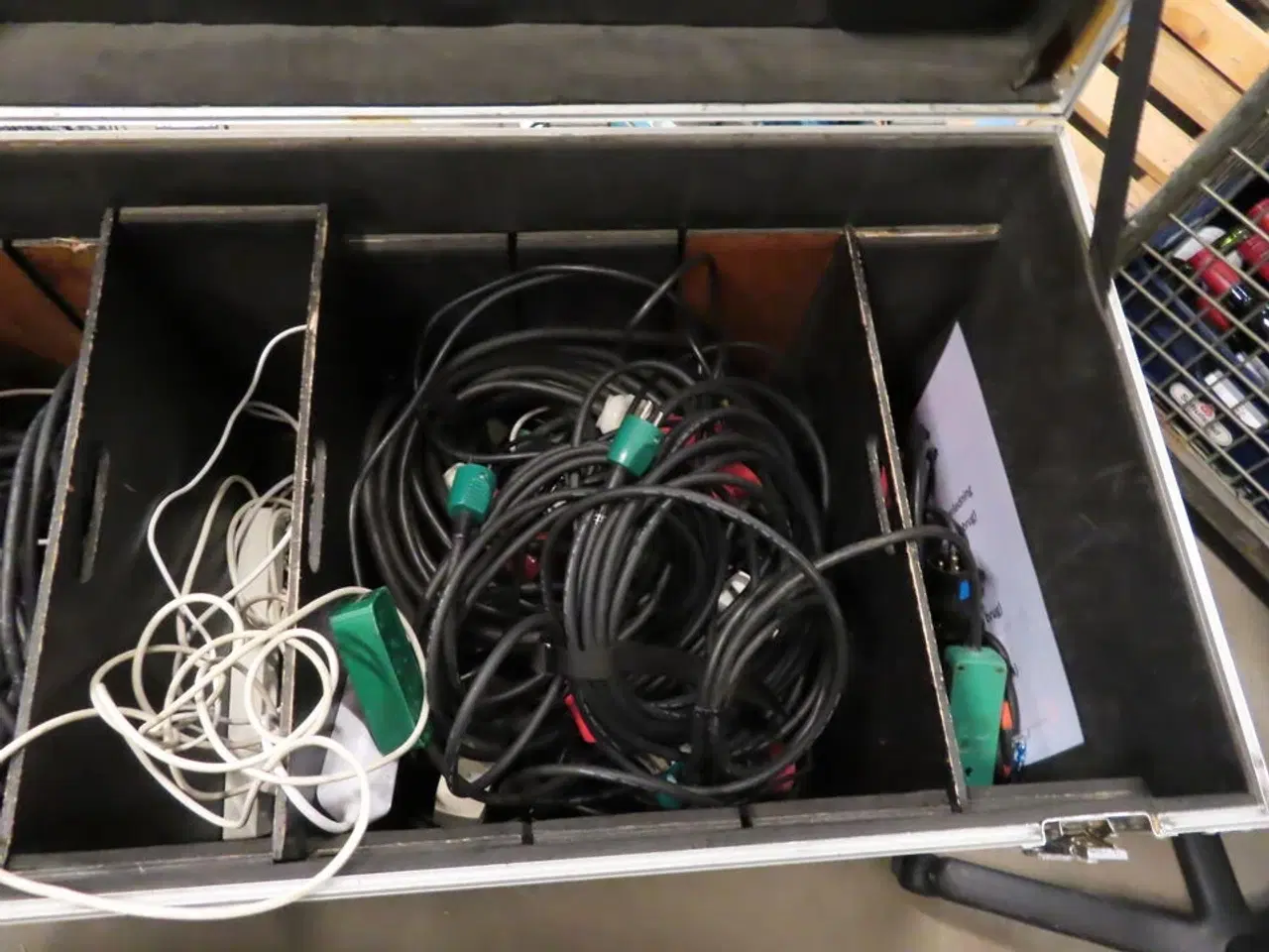 Billede 4 - Flightcase med indhold