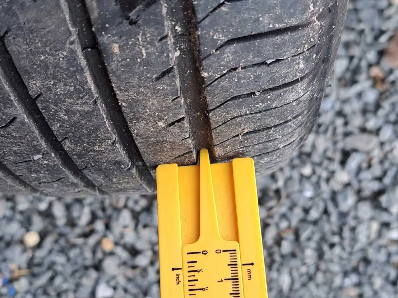 Billede 9 - Helårsdæk på fælge 