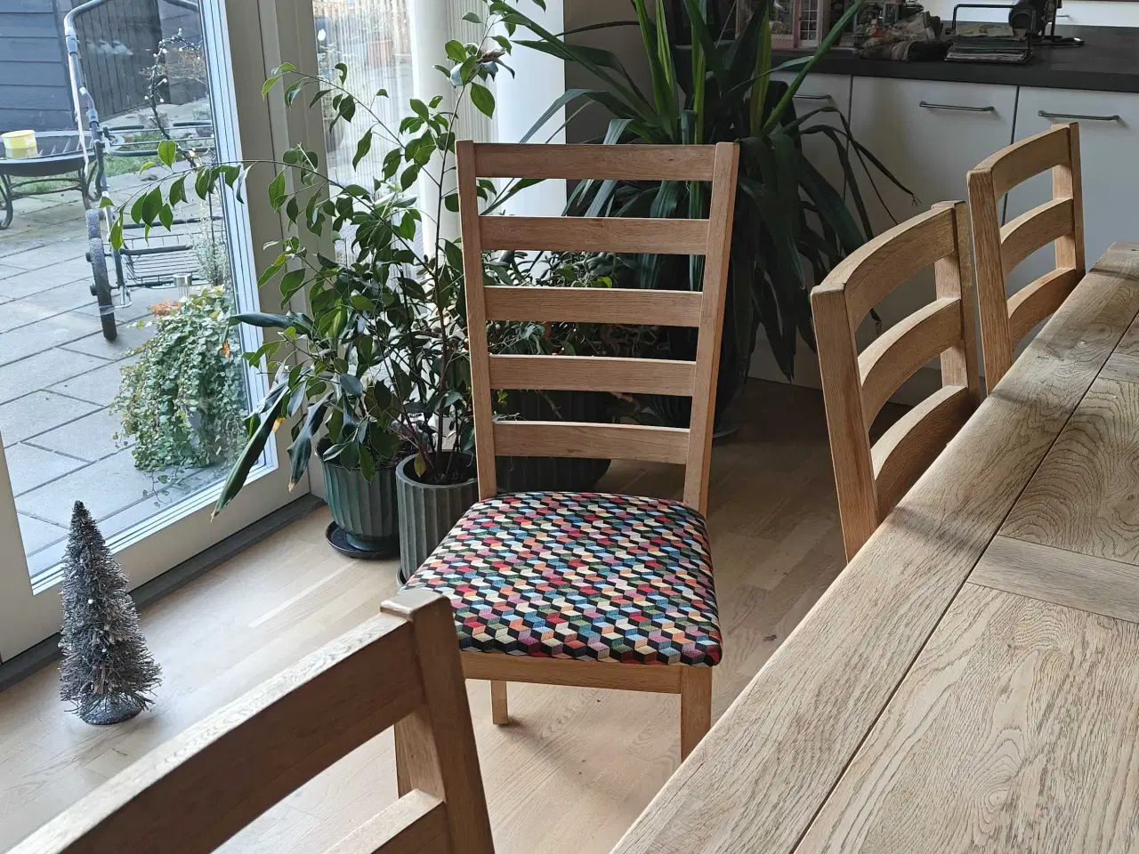 Billede 1 - Spisebordsstole i egetræ 