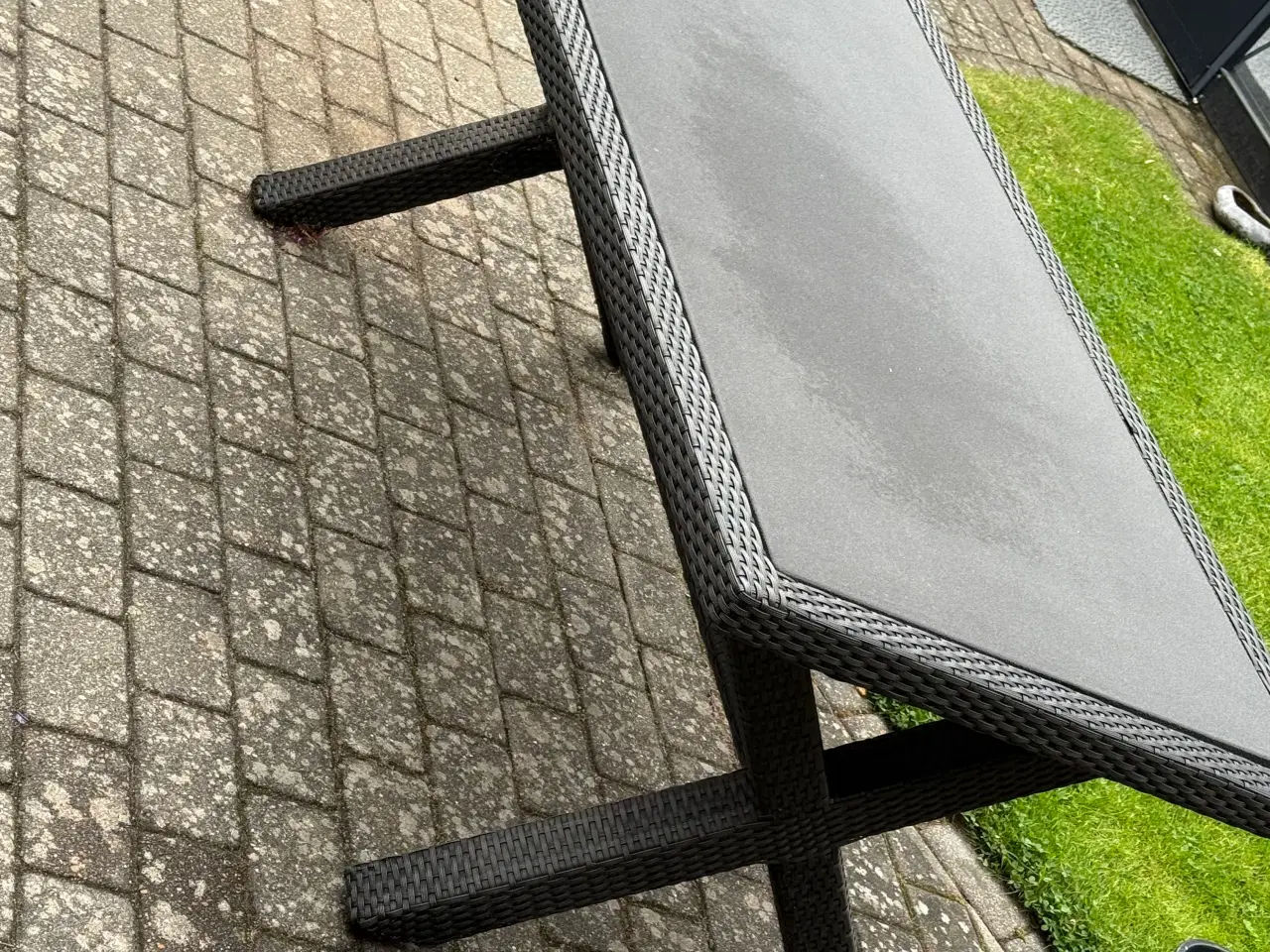 Billede 2 - Havebord med stenlook og flet ben 