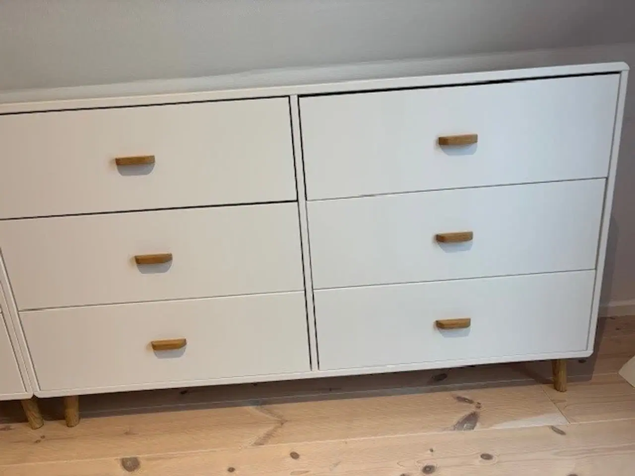 Billede 2 - 2 fine kommoder med egetræsben (købt i ILVA) 