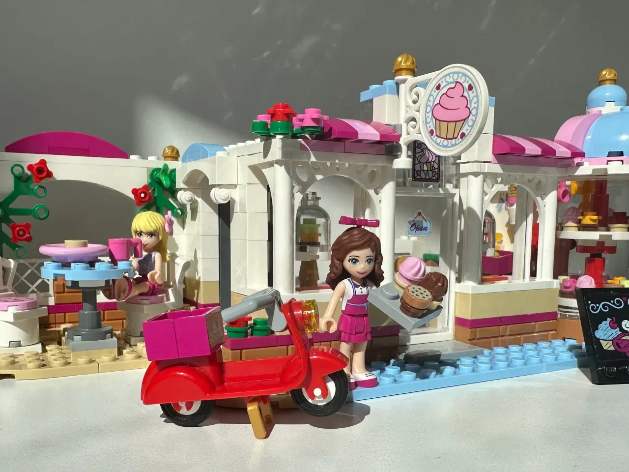 Billede 6 - LEGO Friends - Heartlake cupcake-café 41119