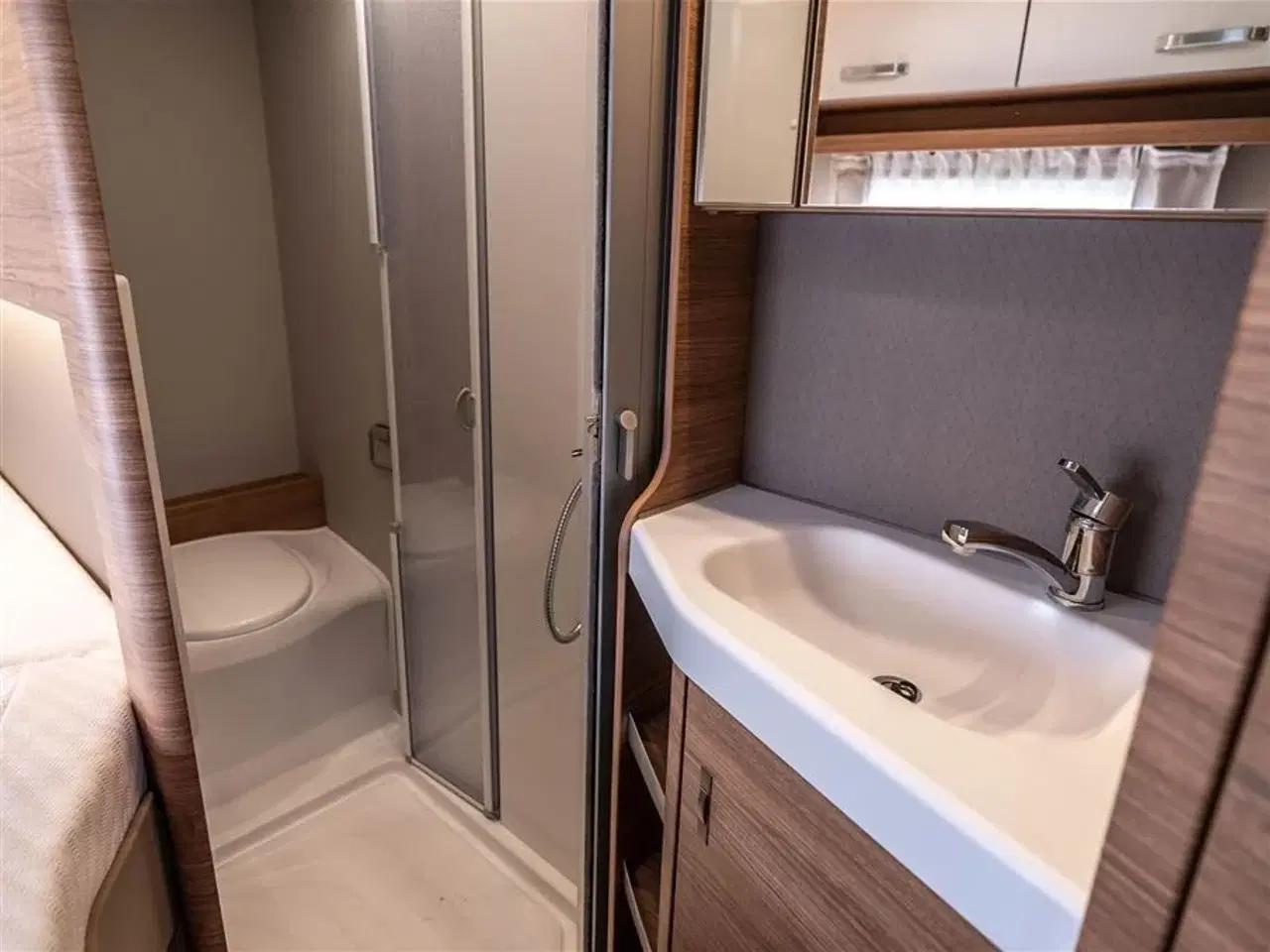 Billede 8 - 2021 - Weinsberg CaraCompact 600 MF "Pepper Edition"   Kompakt autocamper med Automatgear