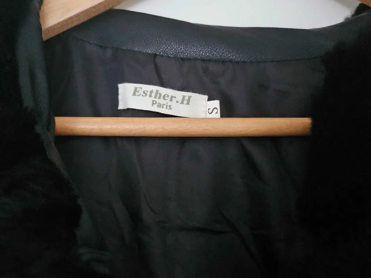 Billede 2 - đź–¤ Eksklusiv faux fur frakke ALDRIG brugt