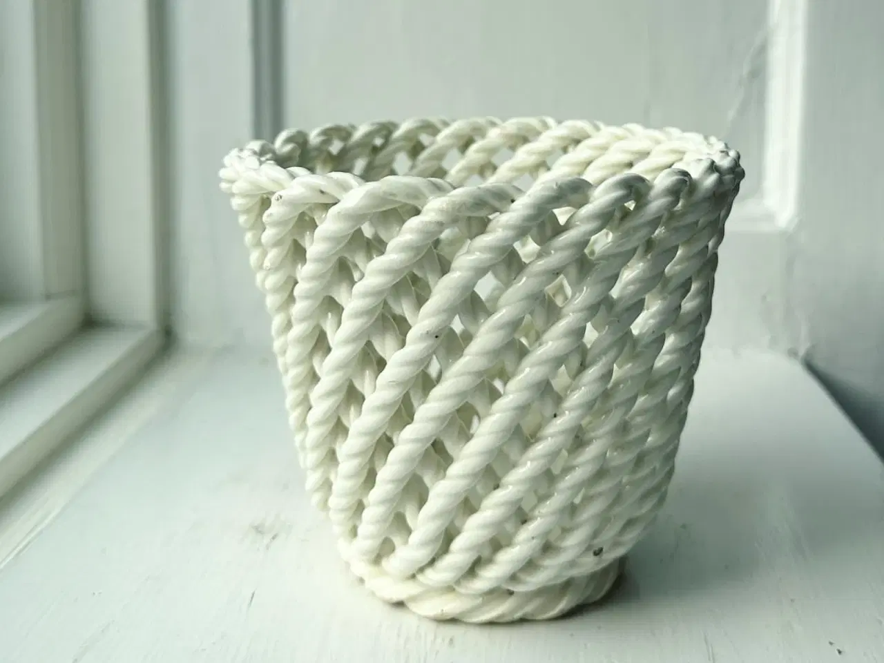 Billede 2 - Urtepotteskjuler, snoet porcelæn, NB