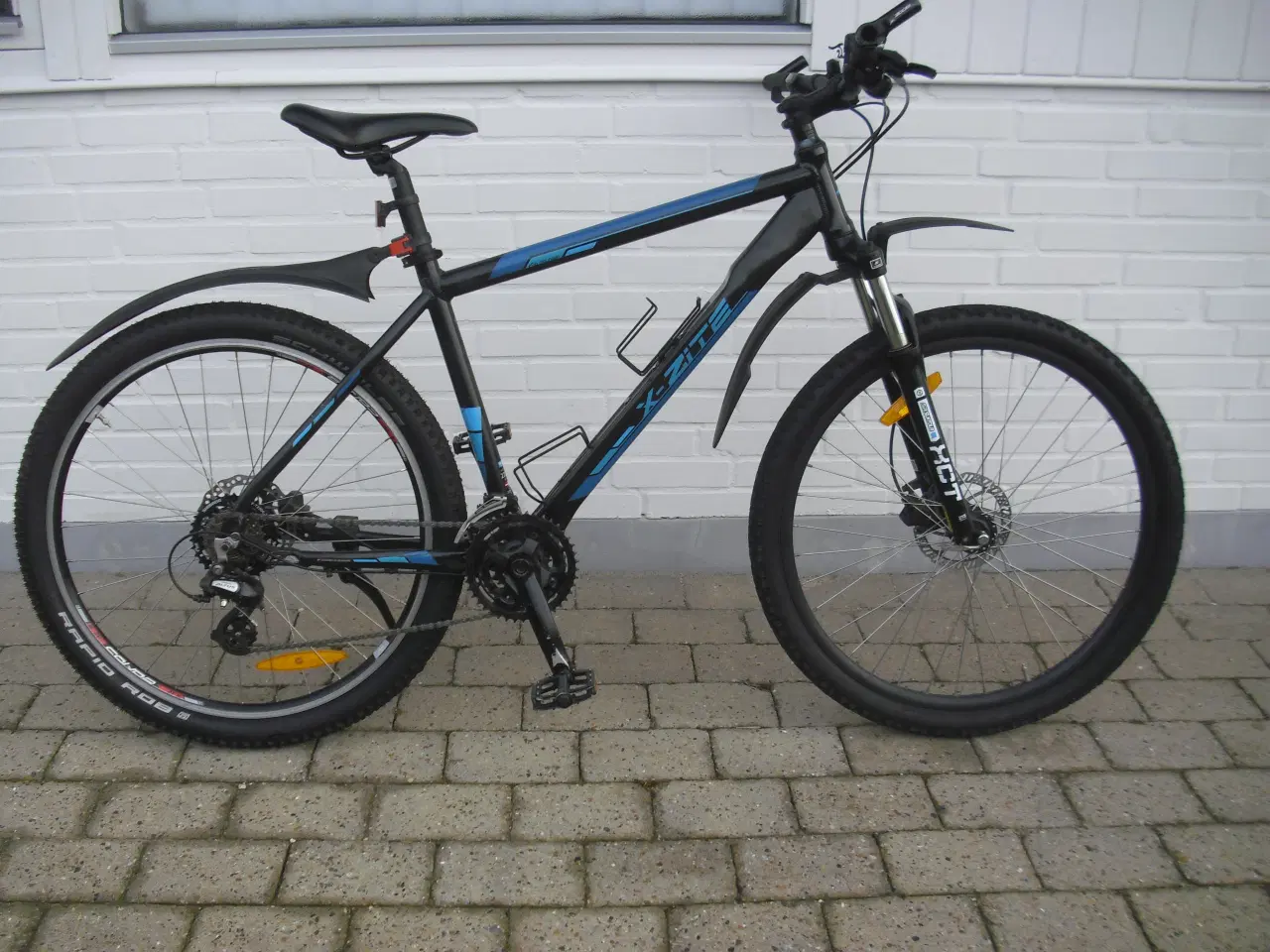 Billede 1 - Velholdt MTB med skivebremser og affjedring.