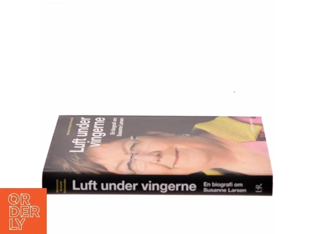 Billede 2 - Luft under vingerne : en biografi om Susanne Larsen af Marianne Schjøtt Rohweder (Bog)