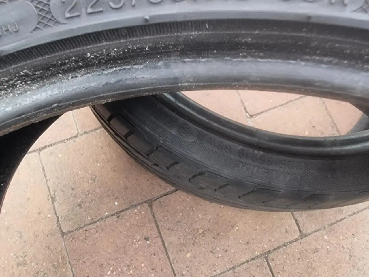 Billede 3 - 2 stk stort set nye sommerdæk