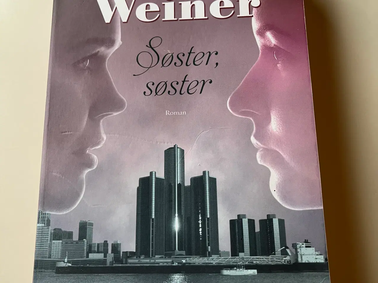 Billede 1 - Søster søster  Af Jennifer Weiner 