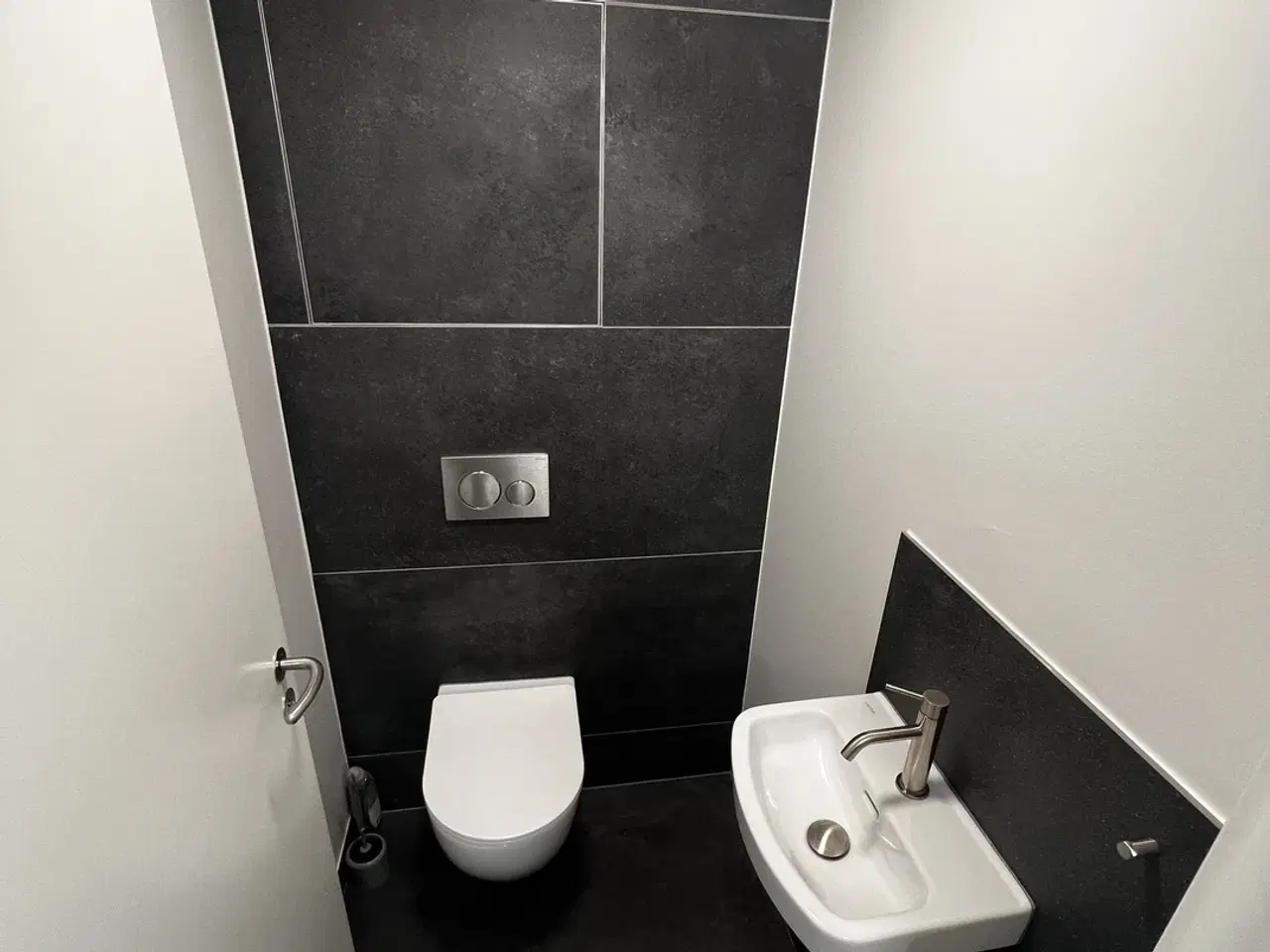 Billede 11 - Synligt butik-/kontorlejemål på Farum Hovedgade – 110 m² med stort glasparti