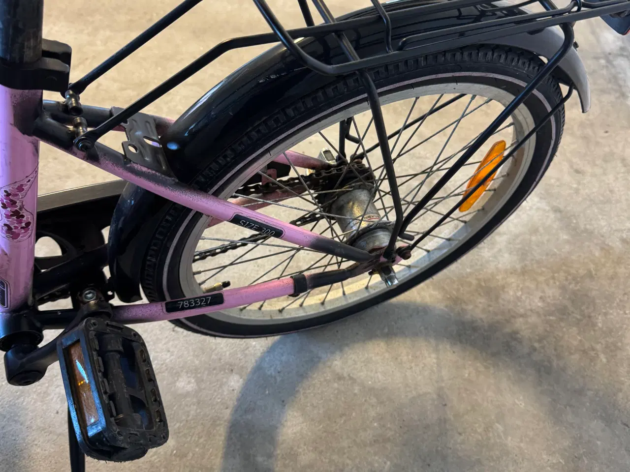 Billede 4 - Pigecykel i lyserød og hvid