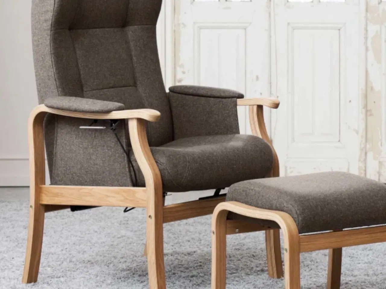 Billede 1 - Sorø PLUS lænestol m. skammel, sand/ brun meleret